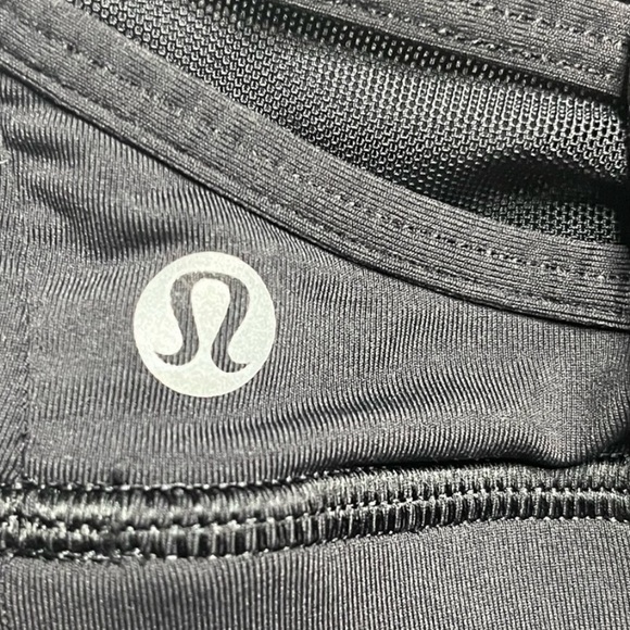 Lululemon Nouveau Black Limits Tank Top with Built in Bra Workout Shirt Size 4 - Picture 4 of 5